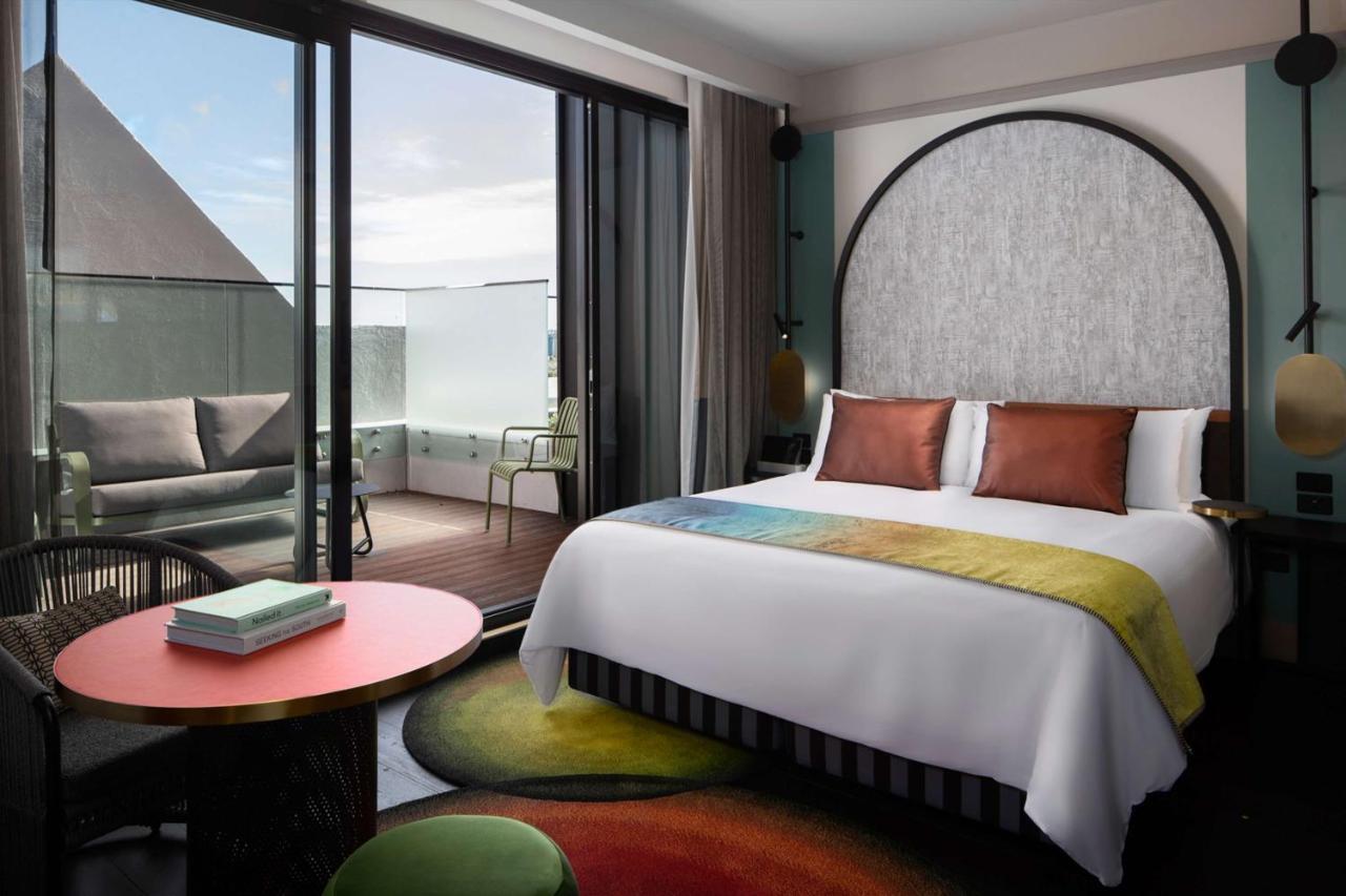 Hotel Qt Newcastle Esterno foto A room at the hotel