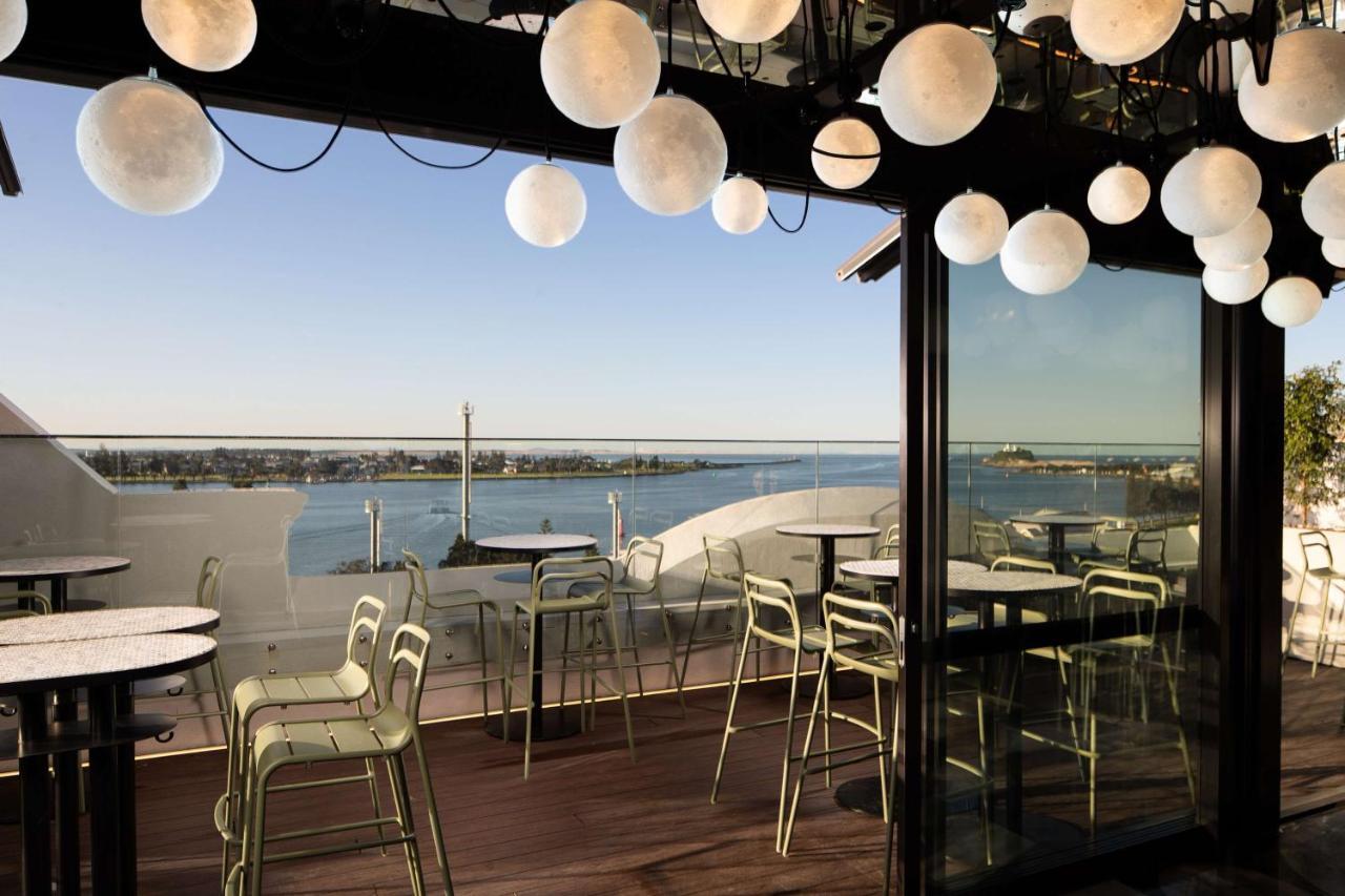 Hotel Qt Newcastle Esterno foto The rooftop bar at the Hotel del Coronado