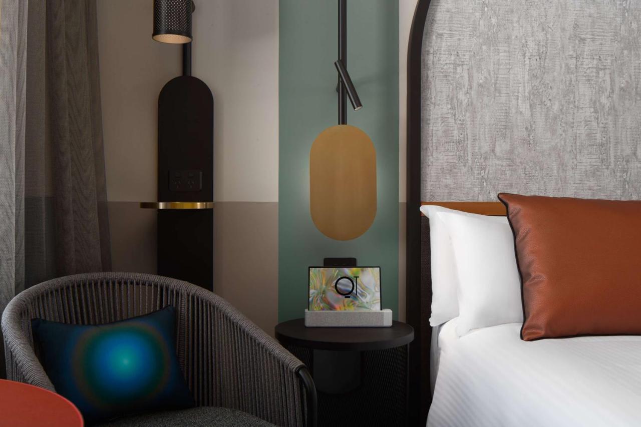 Hotel Qt Newcastle Esterno foto A smart hotel room
