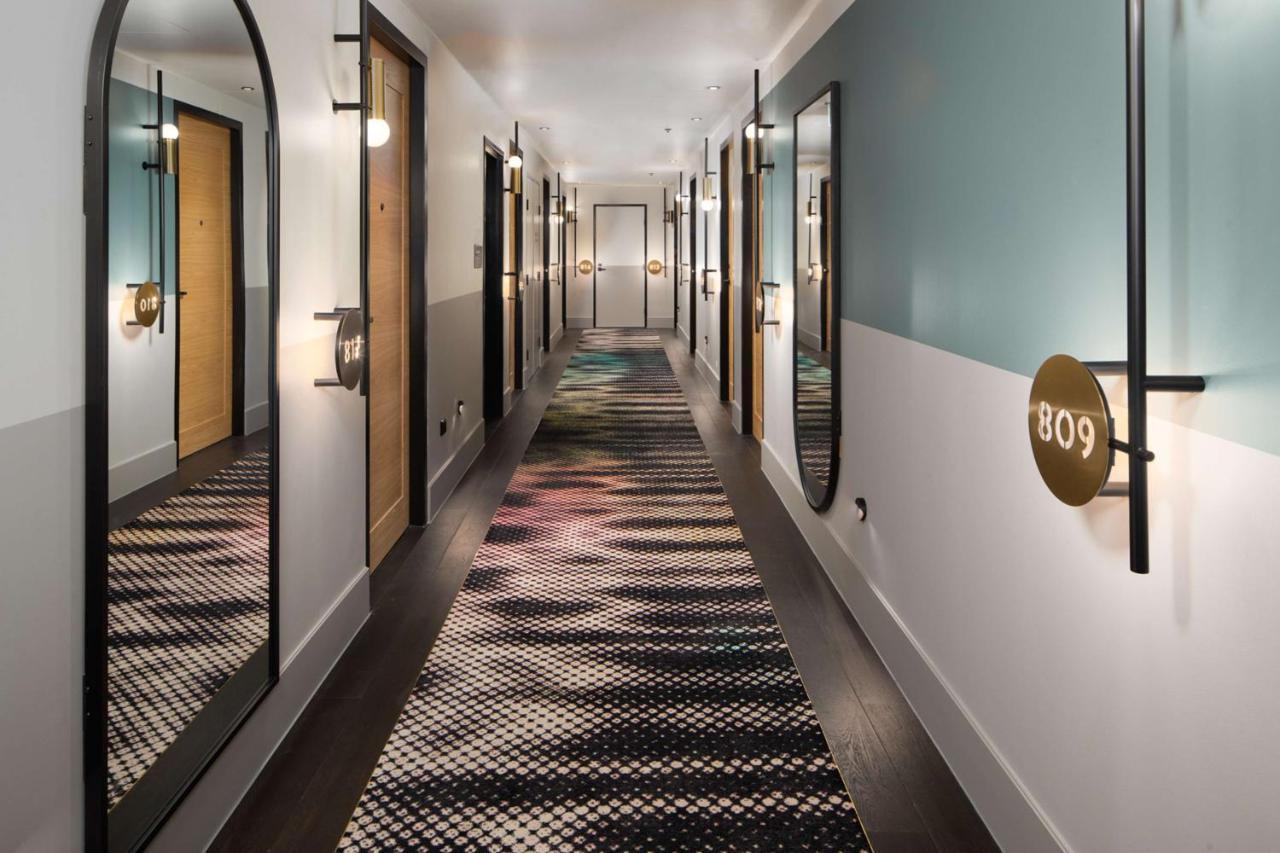 Hotel Qt Newcastle Esterno foto A corridor at the hotel