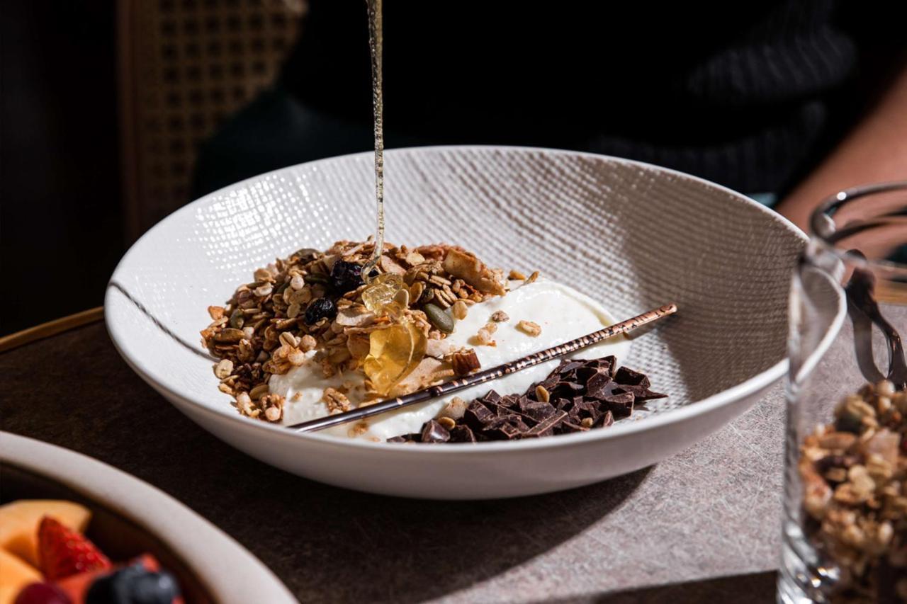 Hotel Qt Newcastle Esterno foto Muesli with yoghurt