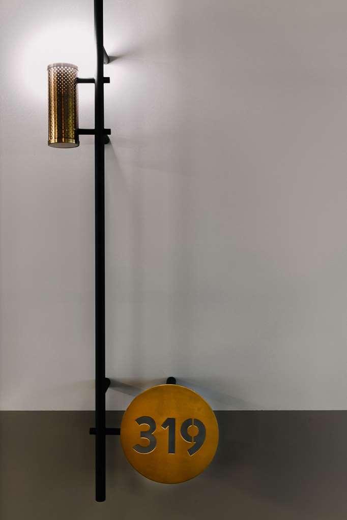 Hotel Qt Newcastle Camera foto A candle clock