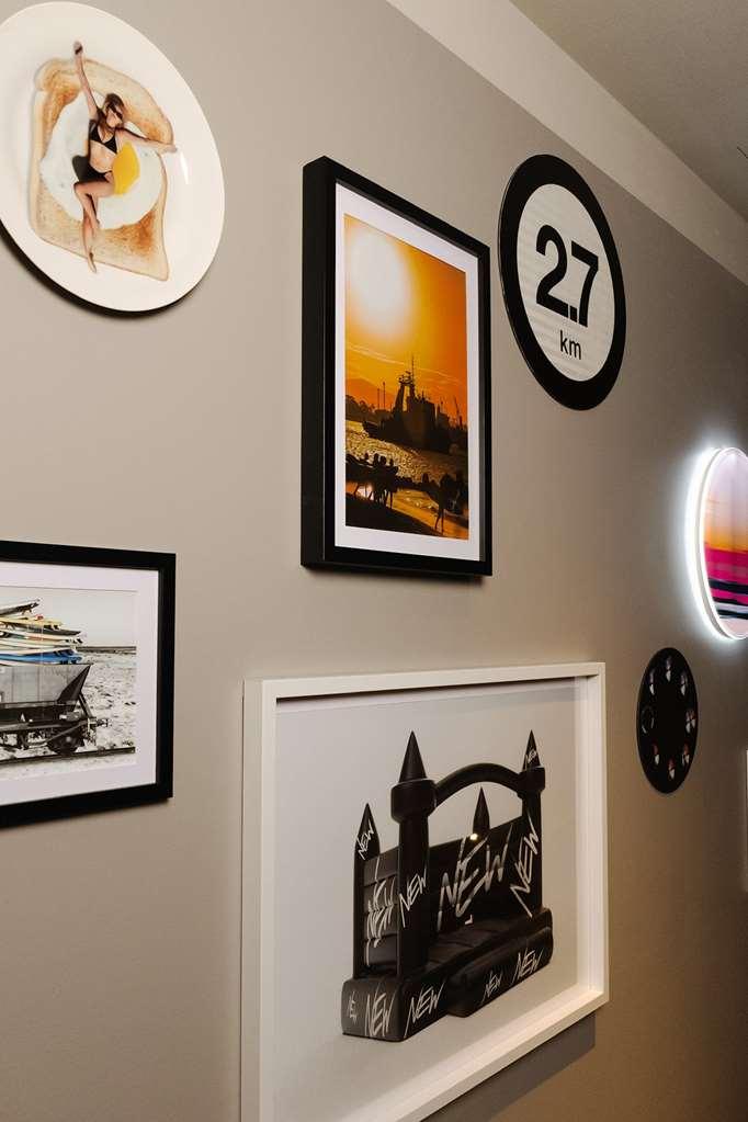 Hotel Qt Newcastle Amenities foto A selection of photographs by the artist